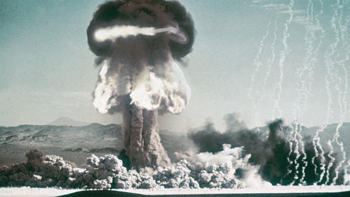 The First Atomic Bomb Test Is Successfully Exploded - Jul 16, 1945 ...